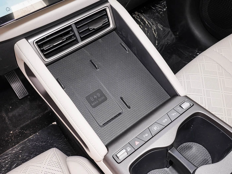 BYD Yuan UP 2025 Smart Driving Version 401KM Leading Type interior photo 14 BYD Yuan UP 2025 Smart Driving Version 401KM Leading Type interior photo 14