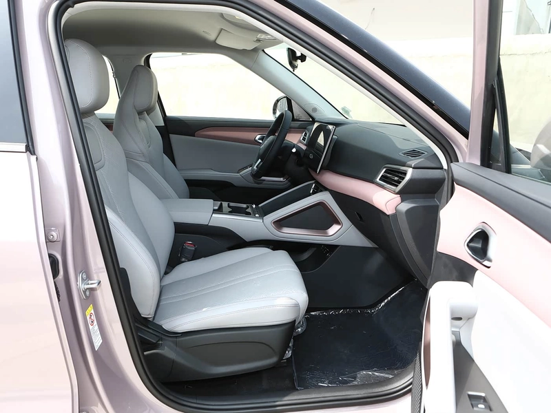 BYD Yuan UP 2025 Smart Driving Version 401KM Leading Type interior photo 17 BYD Yuan UP 2025 Smart Driving Version 401KM Leading Type interior photo 17