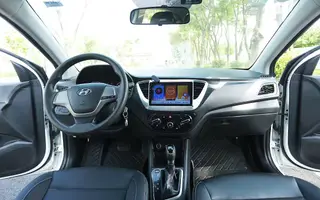 Hyundai Verna RV 2017 1.4L Versión fresca automática GLS País V interior foto 7 Hyundai Verna RV 2017 1.4L Versión fresca automática GLS País V interior foto 7