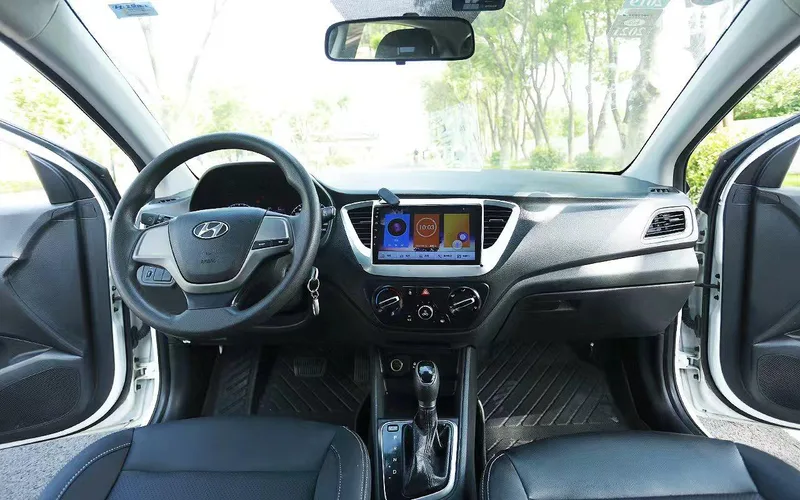 Hyundai Verna RV 2017 1.4L Versión fresca automática GLS País V interior foto 7 Hyundai Verna RV 2017 1.4L Versión fresca automática GLS País V interior foto 7