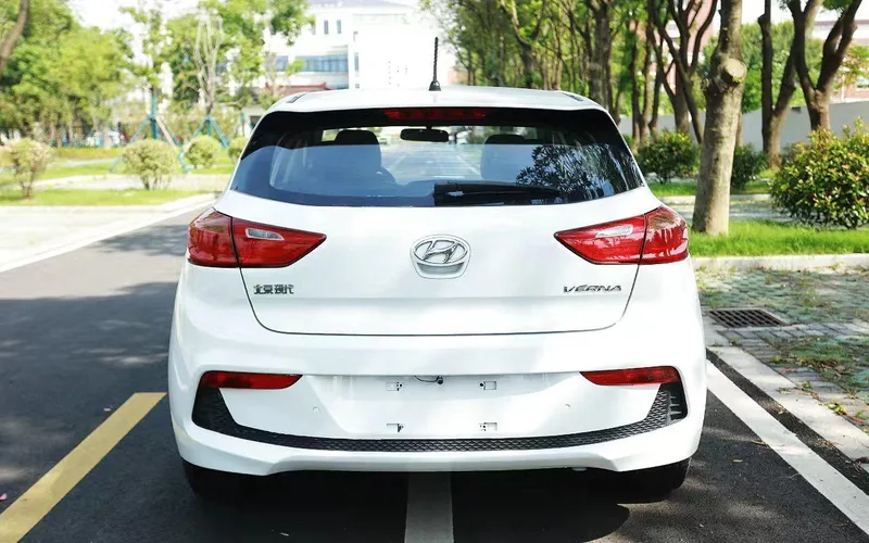 Hyundai Verna RV 2017 1.4L Versión fresca automática GLS País V interior foto 9 Hyundai Verna RV 2017 1.4L Versión fresca automática GLS País V interior foto 9