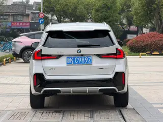 BMW X1 2023 sDrive25Li M Спортивный костюм интерьер фото 9 BMW X1 2023 sDrive25Li M Спортивный костюм интерьер фото 9