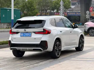 BMW X1 2023 sDrive25Li M Спортивный костюм интерьер фото 10 BMW X1 2023 sDrive25Li M Спортивный костюм интерьер фото 10