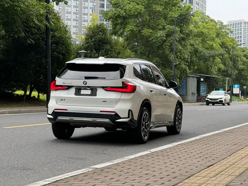 BMW X1 2023 xDrive25Li X Design Suit exterior photo 4 BMW X1 2023 xDrive25Li X Design Suit exterior photo 4