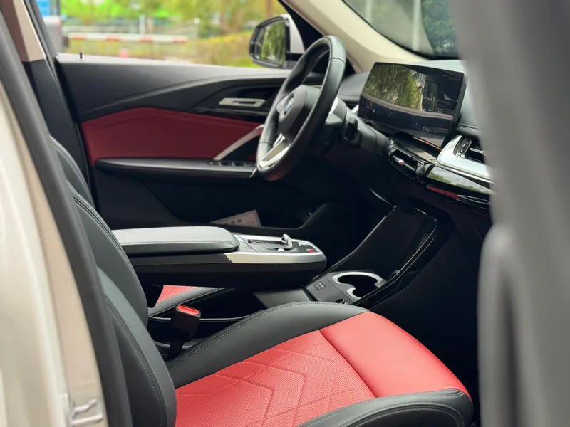 BMW X1 2023 xDrive25Li X Design Suit interior photo 14 BMW X1 2023 xDrive25Li X Design Suit interior photo 14