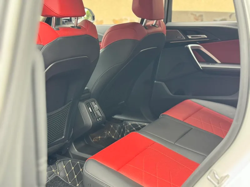 BMW X1 2023 xDrive25Li X Design Suit interior photo 16 BMW X1 2023 xDrive25Li X Design Suit interior photo 16