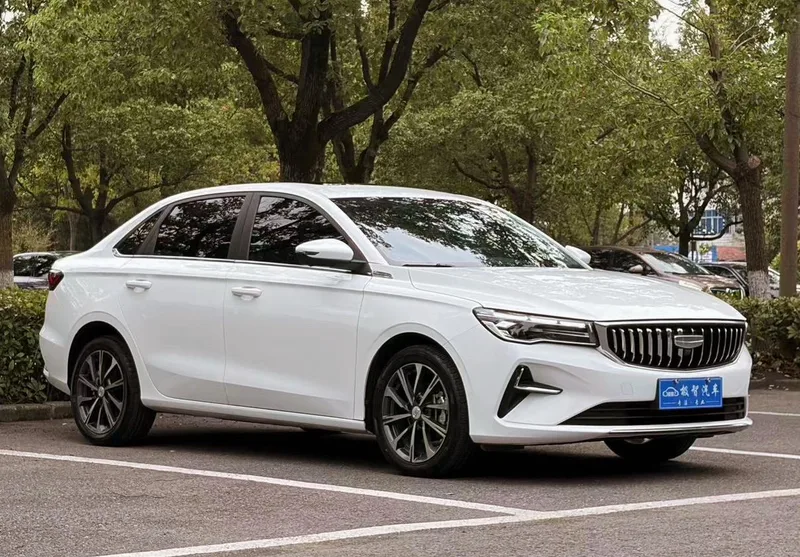 Geely Emgrand 2026 400 Десять тысяч памятных моделей 1.5L CVT Тип пролета экстерьер фото 3