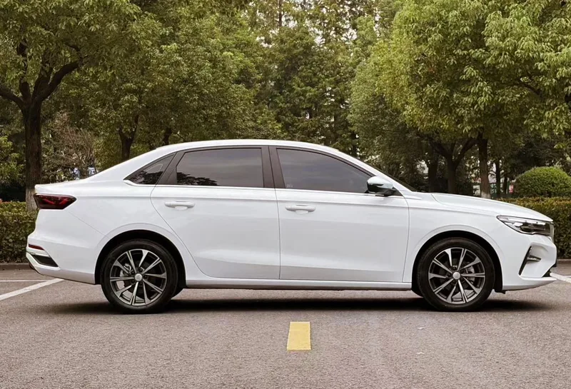 Geely Emgrand 2026 400 Десять тысяч памятных моделей 1.5L CVT Тип пролета экстерьер фото 4