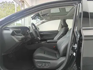 Toyota Camry 2024 Doble motor 2.0HG Versión de lujo exterior foto 9 Toyota Camry 2024 Doble motor 2.0HG Versión de lujo exterior foto 9