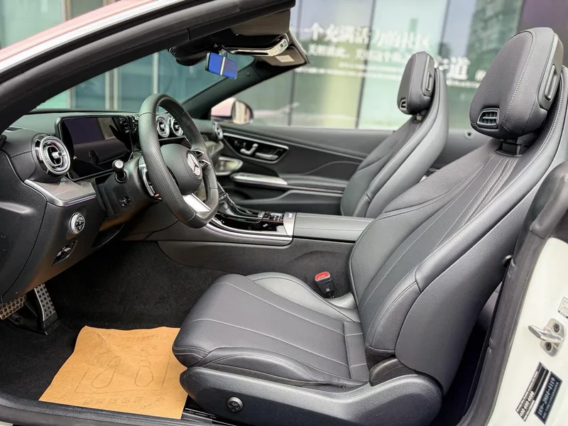 Mercedes-Benz CLE 2025 CLE 260 Convertible Coupe interior photo 9 Mercedes-Benz CLE 2025 CLE 260 Convertible Coupe interior photo 9