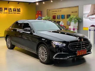 Mercedes-Benz E-Class 2023 Reforma E 300 L Estilo de moda Coche exterior foto 3 Mercedes-Benz E-Class 2023 Reforma E 300 L Estilo de moda Coche exterior foto 3