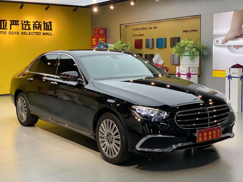 Mercedes-Benz E-Class 2023 Reforma E 300 L Estilo de moda Coche exterior foto 3 Mercedes-Benz E-Class 2023 Reforma E 300 L Estilo de moda Coche exterior foto 3