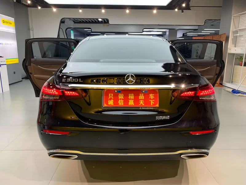 Mercedes-Benz E-Class 2023 Reforma E 300 L Estilo de moda Coche exterior foto 5 Mercedes-Benz E-Class 2023 Reforma E 300 L Estilo de moda Coche exterior foto 5
