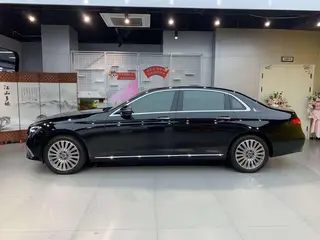 Mercedes-Benz E-Class 2023 Reforma E 300 L Estilo de moda Coche exterior foto 7 Mercedes-Benz E-Class 2023 Reforma E 300 L Estilo de moda Coche exterior foto 7