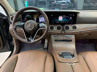 Mercedes-Benz E-Class 2023 Reforma E 300 L Estilo de moda Coche exterior foto 10 Mercedes-Benz E-Class 2023 Reforma E 300 L Estilo de moda Coche exterior foto 10