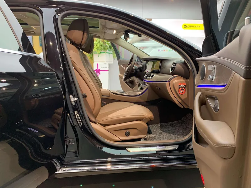 Mercedes-Benz E-Class 2023 Reforma E 300 L Estilo de moda Coche interior foto 13 Mercedes-Benz E-Class 2023 Reforma E 300 L Estilo de moda Coche interior foto 13