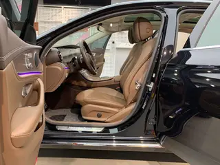 Mercedes-Benz E-Class 2023 Reforma E 300 L Estilo de moda Coche interior foto 16 Mercedes-Benz E-Class 2023 Reforma E 300 L Estilo de moda Coche interior foto 16
