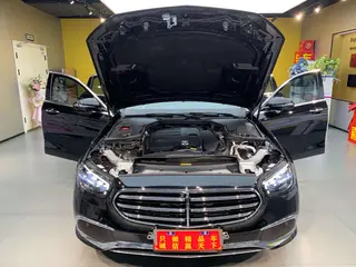 Mercedes-Benz E-Class 2023 Reforma E 300 L Estilo de moda Coche interior foto 17 Mercedes-Benz E-Class 2023 Reforma E 300 L Estilo de moda Coche interior foto 17