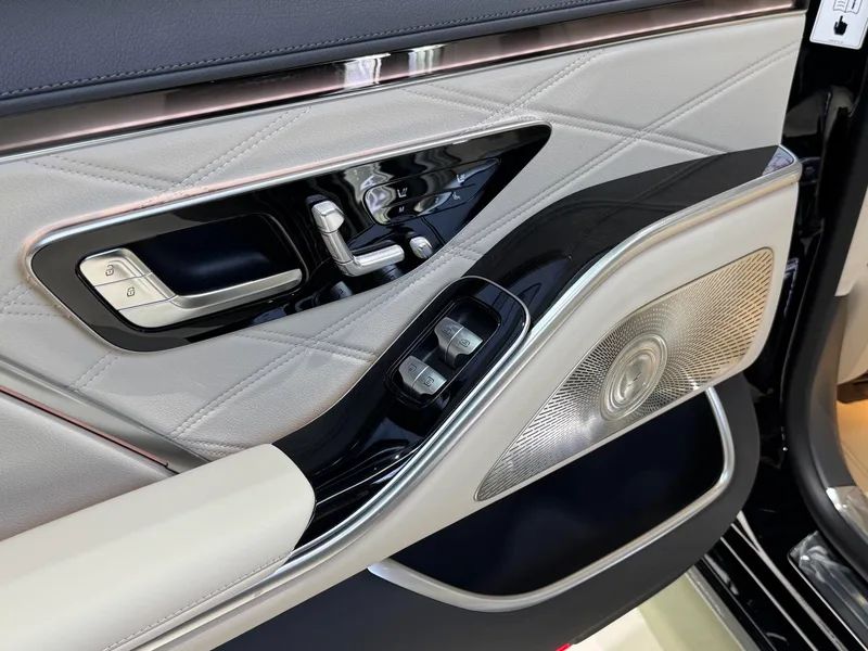 Mercedes-Benz Mercedes-Maybach S-Class 2025 S 480 4MATIC interior foto 13 Mercedes-Benz Mercedes-Maybach S-Class 2025 S 480 4MATIC interior foto 13