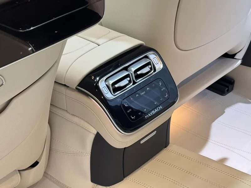 Mercedes-Benz Mercedes-Maybach S-Class 2025 S 480 4MATIC interior foto 15 Mercedes-Benz Mercedes-Maybach S-Class 2025 S 480 4MATIC interior foto 15