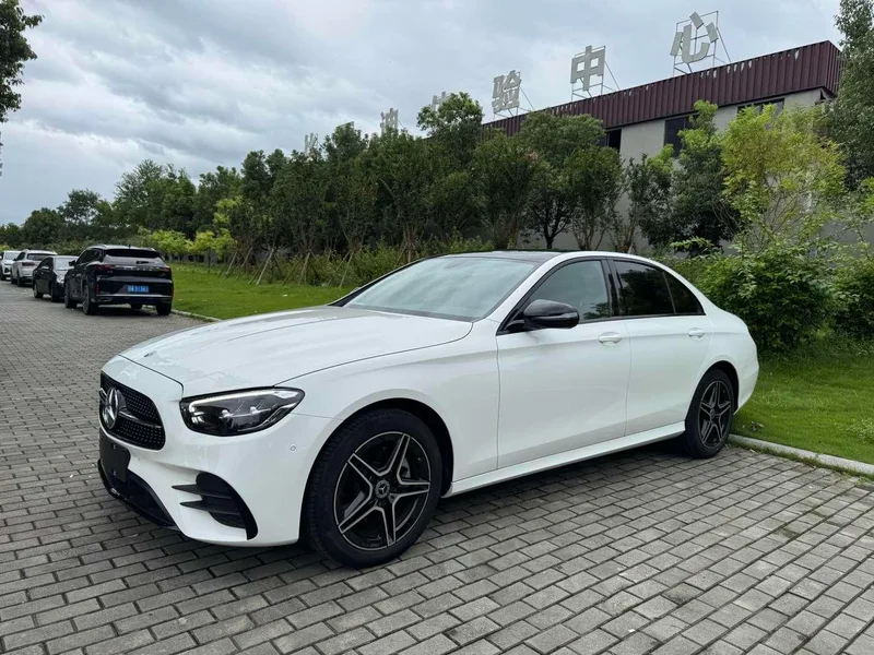 Mercedes-Benz E-Class (Imported) 2024 E 260 Versión deportiva exterior foto 1 Mercedes-Benz E-Class (Imported) 2024 E 260 Versión deportiva exterior foto 1