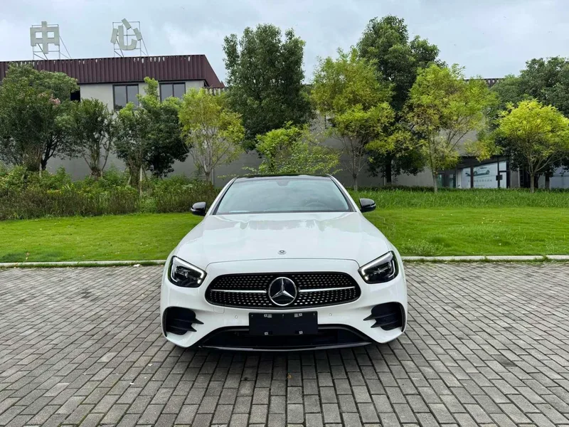 Mercedes-Benz E-Class (Imported) 2024 E 260 Versión deportiva exterior foto 2 Mercedes-Benz E-Class (Imported) 2024 E 260 Versión deportiva exterior foto 2