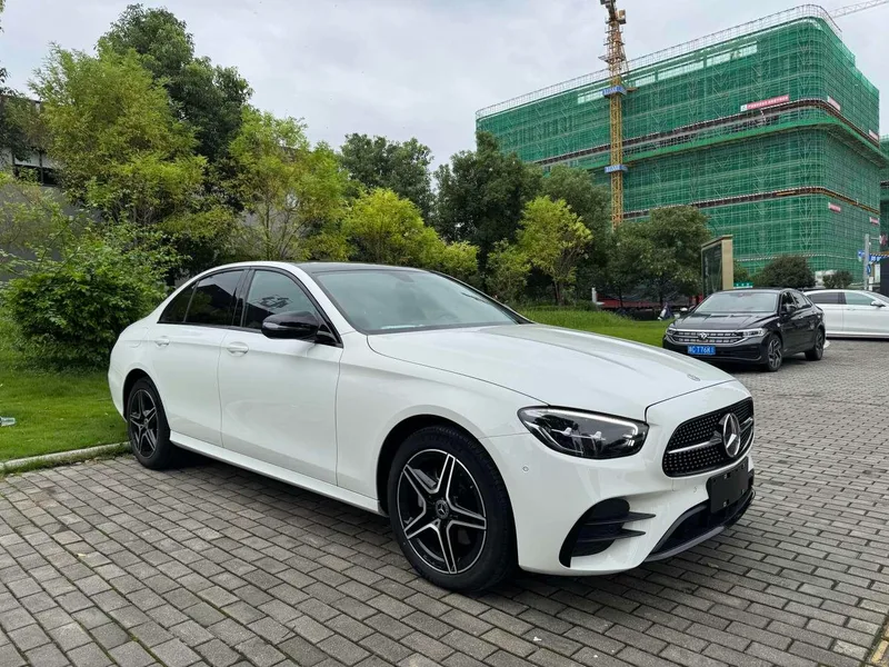 Mercedes-Benz E-Class (Imported) 2024 E 260 Versión deportiva exterior foto 3 Mercedes-Benz E-Class (Imported) 2024 E 260 Versión deportiva exterior foto 3