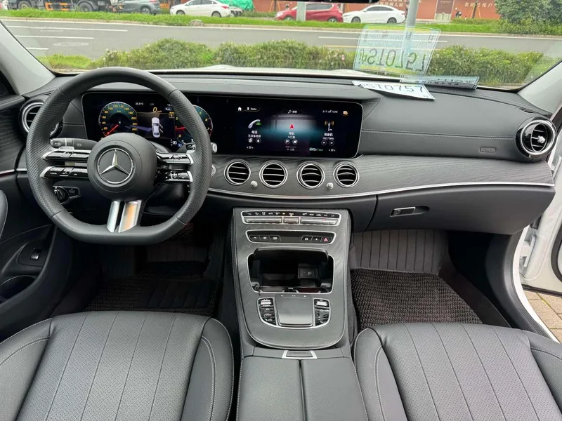 Mercedes-Benz E-Class (Imported) 2024 E 260 Versión deportiva exterior foto 5 Mercedes-Benz E-Class (Imported) 2024 E 260 Versión deportiva exterior foto 5