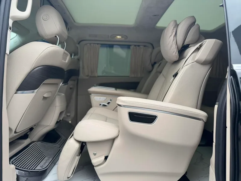 Mercedes-Benz V-Class 2024 V 300 Premium Edition interior photo 13 Mercedes-Benz V-Class 2024 V 300 Premium Edition interior photo 13