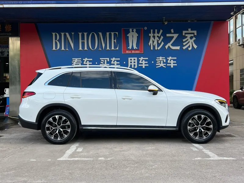 Mercedes-Benz GLC 2023 GLC 260 L 4MATIC Dynamic 7 seat interior photo 11 Mercedes-Benz GLC 2023 GLC 260 L 4MATIC Dynamic 7 seat interior photo 11