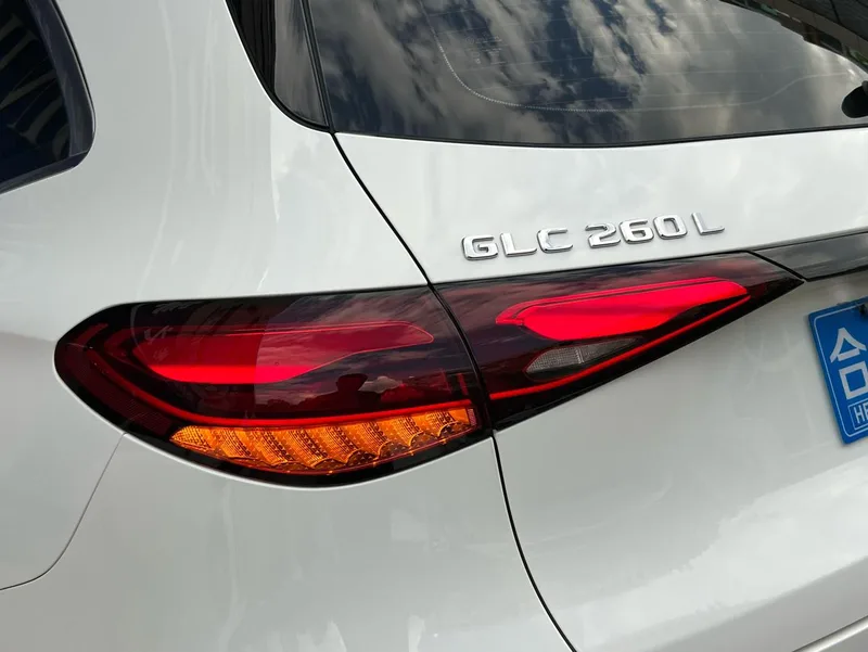 Mercedes-Benz GLC 2023 GLC 260 L 4MATIC Dynamic 7 seat interior photo 15 Mercedes-Benz GLC 2023 GLC 260 L 4MATIC Dynamic 7 seat interior photo 15
