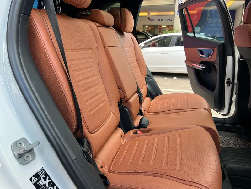 Mercedes-Benz GLC 2023 GLC 260 L 4MATIC Dynamic 7 seat interior photo 19 Mercedes-Benz GLC 2023 GLC 260 L 4MATIC Dynamic 7 seat interior photo 19