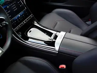 Mercedes-Benz C-Class AMG 2024 AMG C 63 S E Performance F1 Edición especial interior foto 17 Mercedes-Benz C-Class AMG 2024 AMG C 63 S E Performance F1 Edición especial interior foto 17