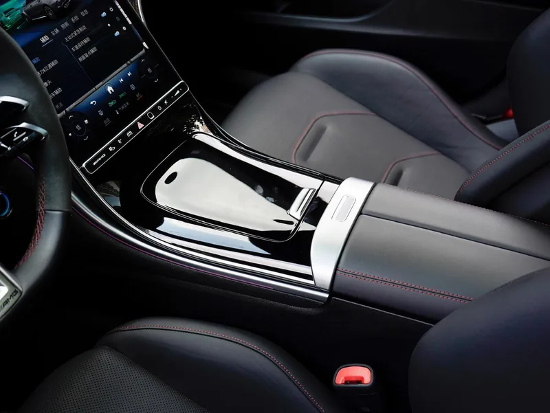 Mercedes-Benz C-Class AMG 2024 AMG C 63 S E Performance F1 Edición especial interior foto 17 Mercedes-Benz C-Class AMG 2024 AMG C 63 S E Performance F1 Edición especial interior foto 17