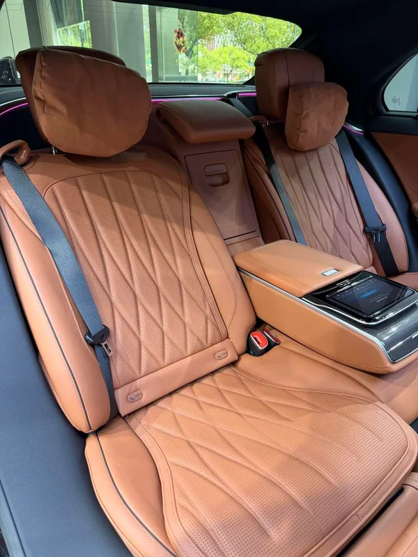 Mercedes-Benz Mercedes-AMG S-Class 2024 AMG S 63 L E Performance intérieur photo 10 Mercedes-Benz Mercedes-AMG S-Class 2024 AMG S 63 L E Performance intérieur photo 10
