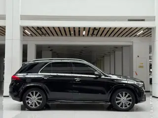 Mercedes-Benz GLE (Imported) 2024 Reforma GLE 350 4MATIC Estilo de moda exterior foto 4 Mercedes-Benz GLE (Imported) 2024 Reforma GLE 350 4MATIC Estilo de moda exterior foto 4