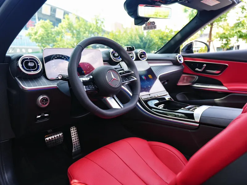Mercedes-Benz CLE 2025 CLE 300 4MATIC Convertible Coupe interior photo 13 Mercedes-Benz CLE 2025 CLE 300 4MATIC Convertible Coupe interior photo 13