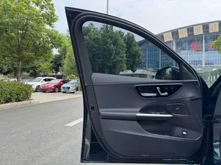 Mercedes-Benz C-Class 2025 Reforma C 260 L Versión deportiva exterior foto 8 Mercedes-Benz C-Class 2025 Reforma C 260 L Versión deportiva exterior foto 8