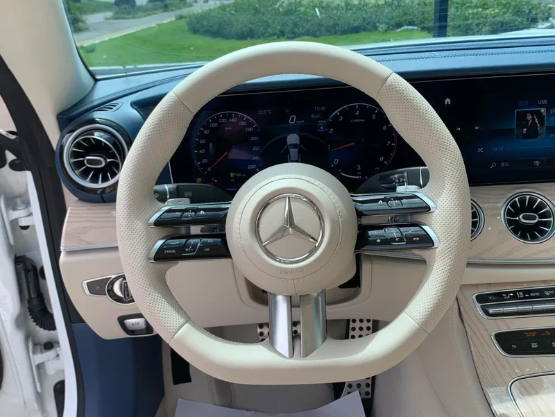 Mercedes-Benz E-Class (Imported) 2023 Restyling E 260 Coupe interior photo 10 Mercedes-Benz E-Class (Imported) 2023 Restyling E 260 Coupe interior photo 10