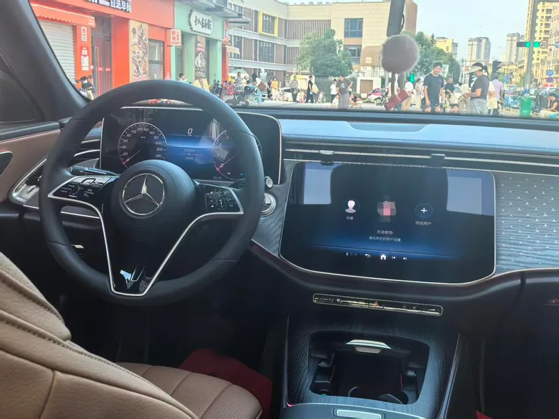 Mercedes-Benz E-Class 2024 Reforma E 300 L Estilo de moda Coche interior foto 6 Mercedes-Benz E-Class 2024 Reforma E 300 L Estilo de moda Coche interior foto 6