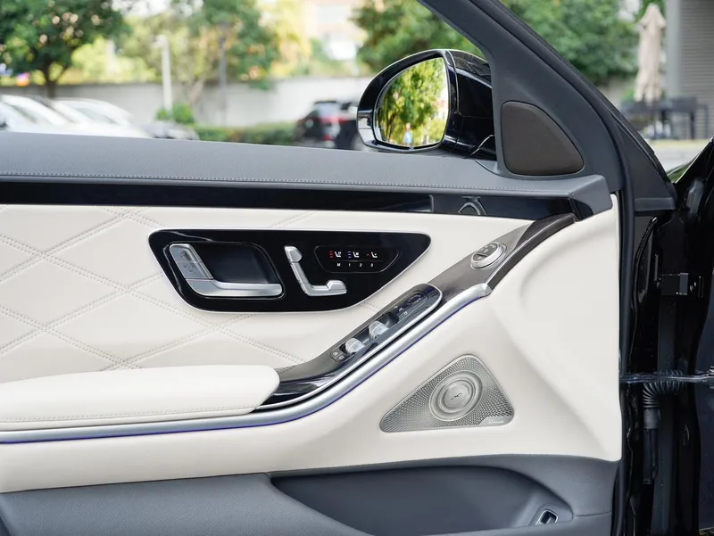 Mercedes-Benz Mercedes-Maybach S-Class 2025 S 480 4MATIC interior photo 15 Mercedes-Benz Mercedes-Maybach S-Class 2025 S 480 4MATIC interior photo 15