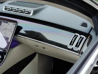 Mercedes-Benz Mercedes-Maybach S-Class 2025 S 480 4MATIC interior photo 20 Mercedes-Benz Mercedes-Maybach S-Class 2025 S 480 4MATIC interior photo 20