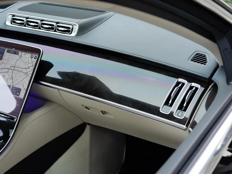 Mercedes-Benz Mercedes-Maybach S-Class 2025 S 480 4MATIC interior photo 20 Mercedes-Benz Mercedes-Maybach S-Class 2025 S 480 4MATIC interior photo 20