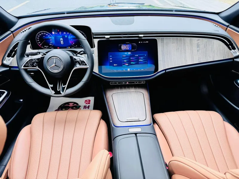Mercedes-Benz E-Class 2025 E 300 L Estilo de moda Coche interior foto 7 Mercedes-Benz E-Class 2025 E 300 L Estilo de moda Coche interior foto 7