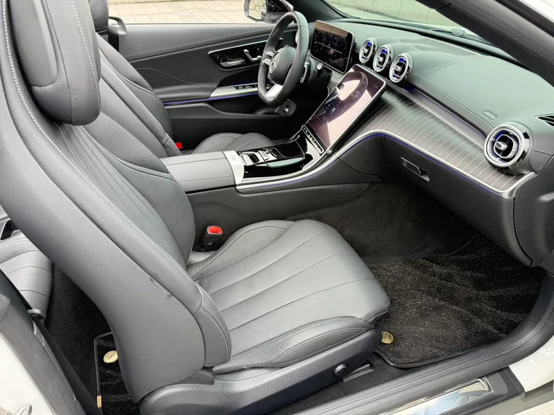 Mercedes-Benz CLE 2024 CLE 300 4MATIC Convertible Coupe interior photo 12 Mercedes-Benz CLE 2024 CLE 300 4MATIC Convertible Coupe interior photo 12