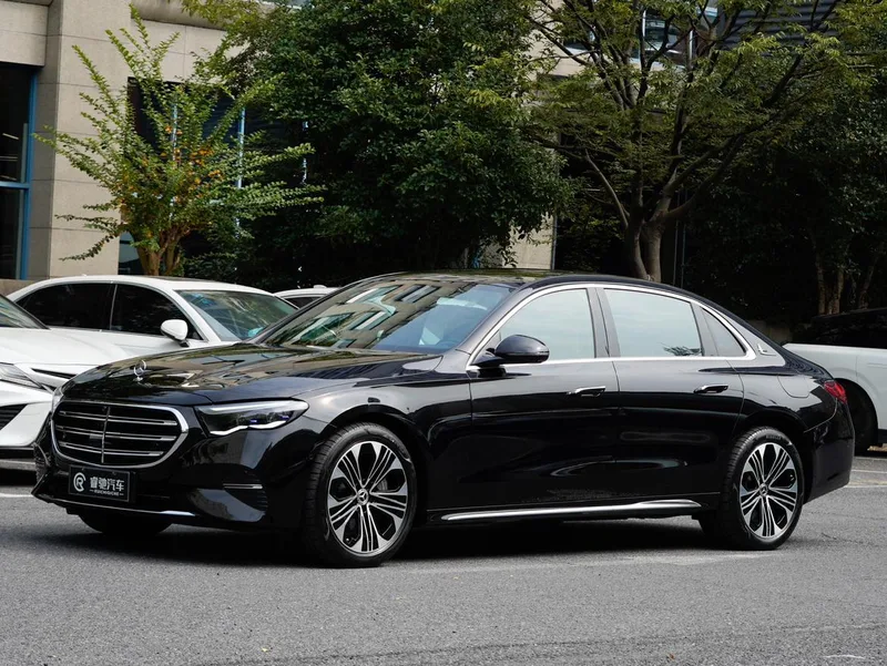 Mercedes-Benz E-Class 2024 E 350 e L Coche exterior foto 1 Mercedes-Benz E-Class 2024 E 350 e L Coche exterior foto 1
