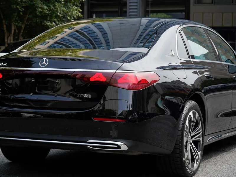 Mercedes-Benz E-Class 2024 E 350 e L Coche exterior foto 7 Mercedes-Benz E-Class 2024 E 350 e L Coche exterior foto 7