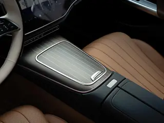 Mercedes-Benz E-Class 2024 E 350 e L Coche interior foto 13 Mercedes-Benz E-Class 2024 E 350 e L Coche interior foto 13
