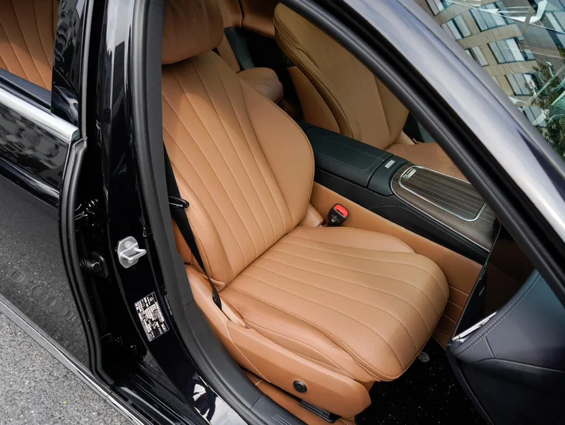 Mercedes-Benz E-Class 2024 E 350 e L Coche interior foto 16 Mercedes-Benz E-Class 2024 E 350 e L Coche interior foto 16
