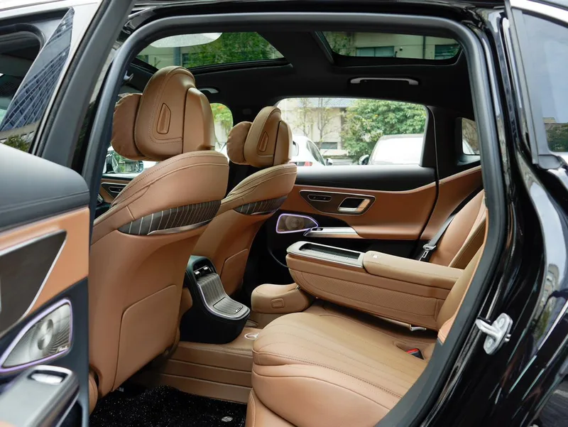 Mercedes-Benz E-Class 2024 E 350 e L Coche interior foto 19 Mercedes-Benz E-Class 2024 E 350 e L Coche interior foto 19